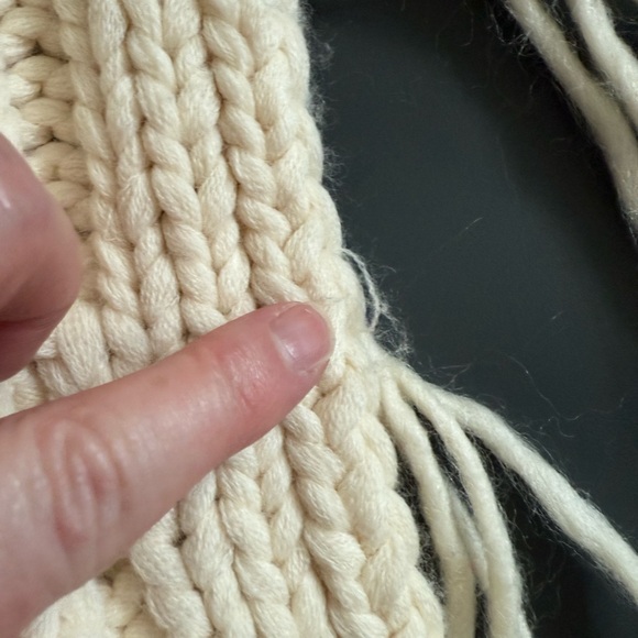 Banana republic, Elegant Cream Knit Scarf - Picture 9 of 9